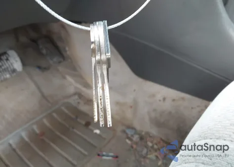 2000 Toyota Camry Le z USA, uszkodzony, nr VIN 4T1BG22KXYU651909